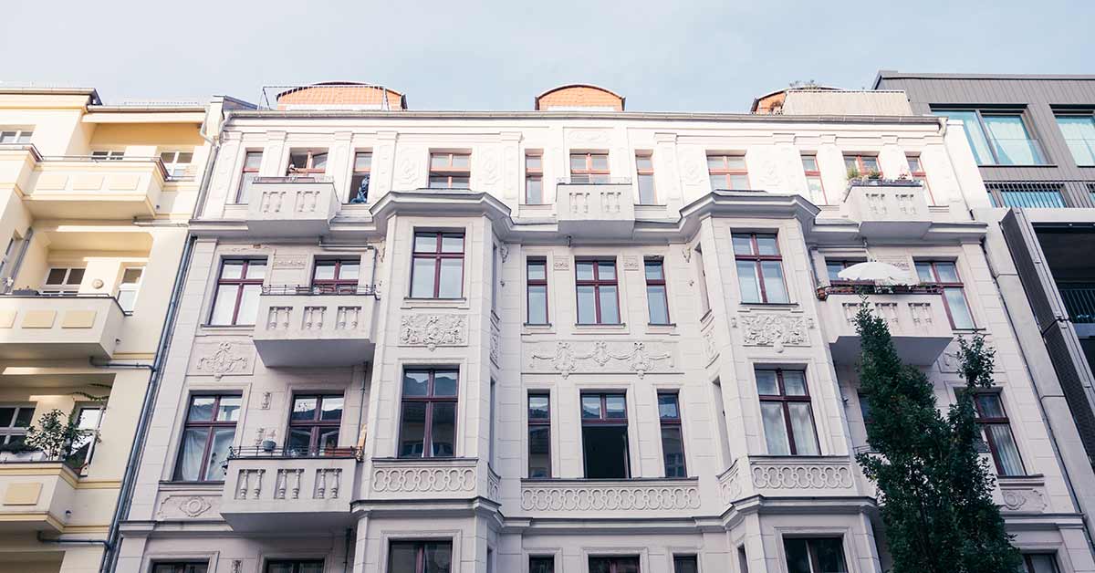 Altbau, Mehrfamilienhaus in einer Stadt | Vermietete Immobilie verkaufen