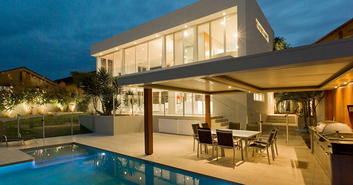 Villa mit Pool und Terrasse - Immobilienkauf Marktwende
